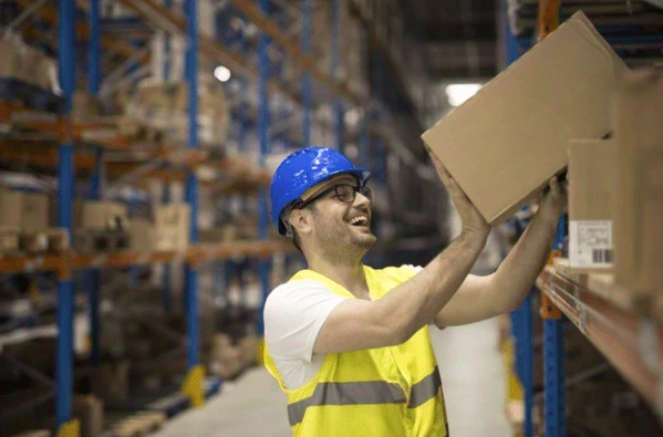 Galpão logístico moderno com estrutura planejada